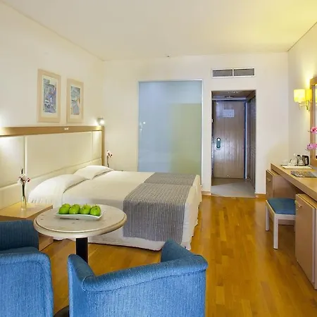 The Golden Coast 4*