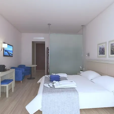 The Golden Coast Готель 4*